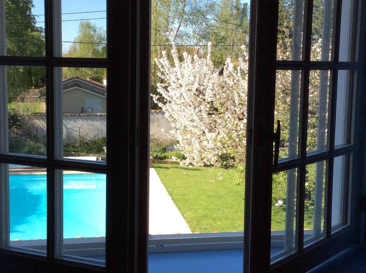 Bed and Breakfast Le Relais Du Grand Logis Civrieux Экстерьер фото