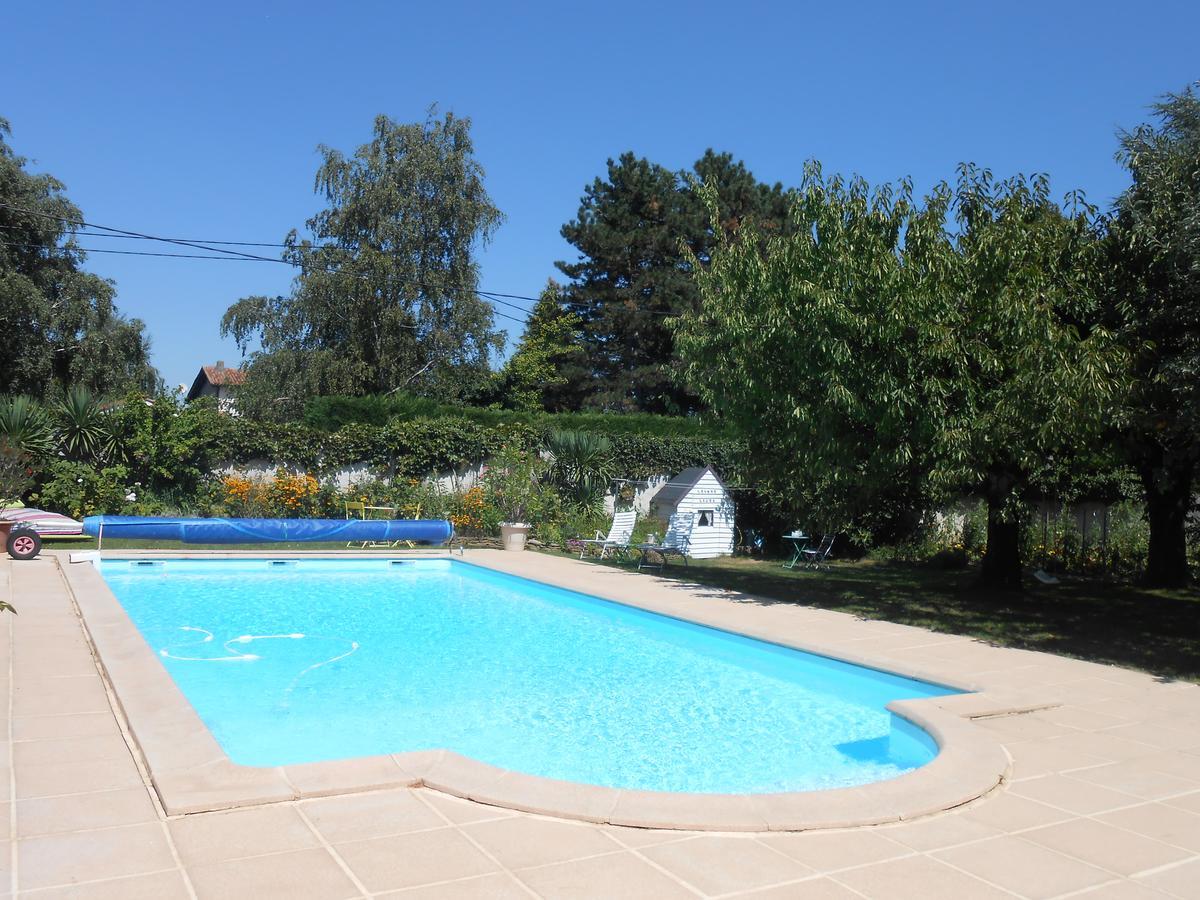 Bed and Breakfast Le Relais Du Grand Logis Civrieux Экстерьер фото