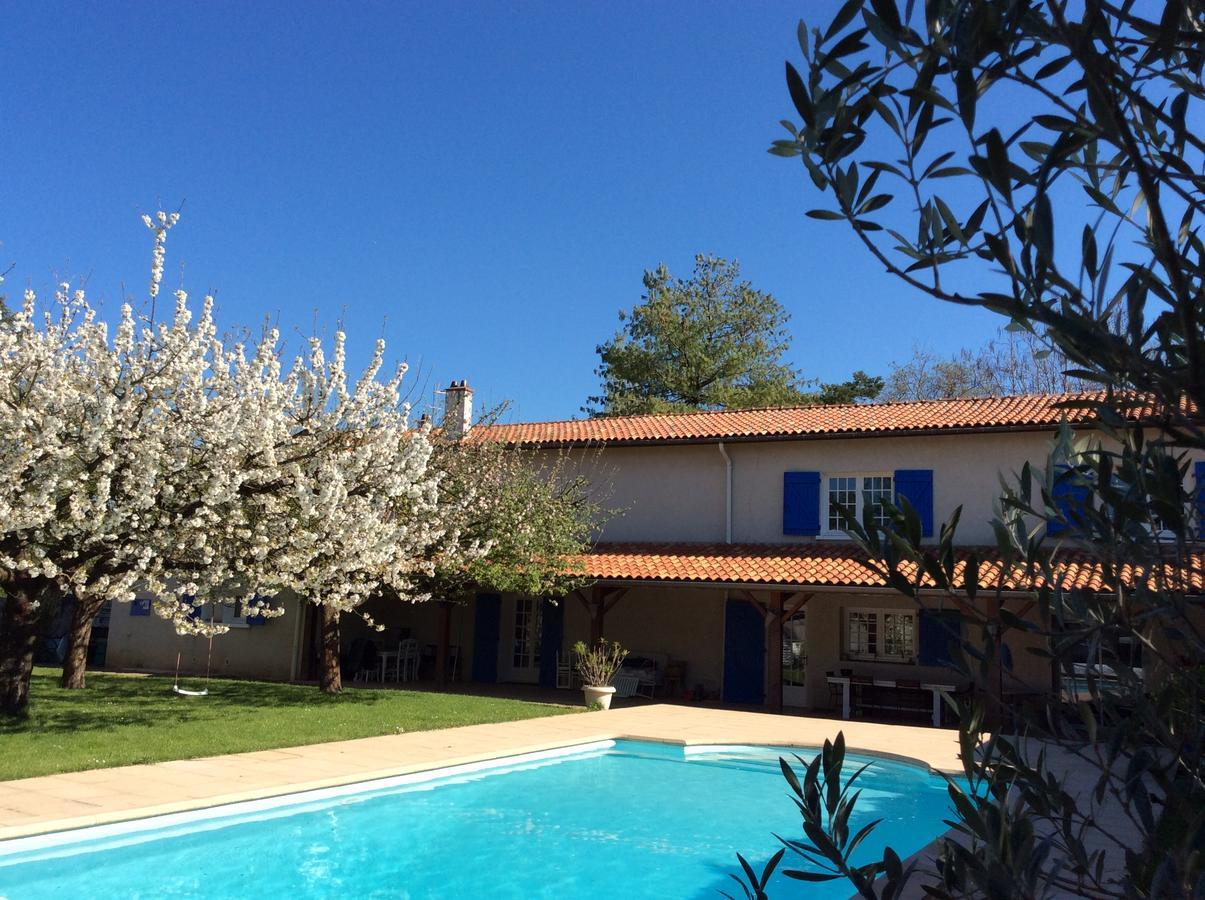 Bed and Breakfast Le Relais Du Grand Logis Civrieux Экстерьер фото