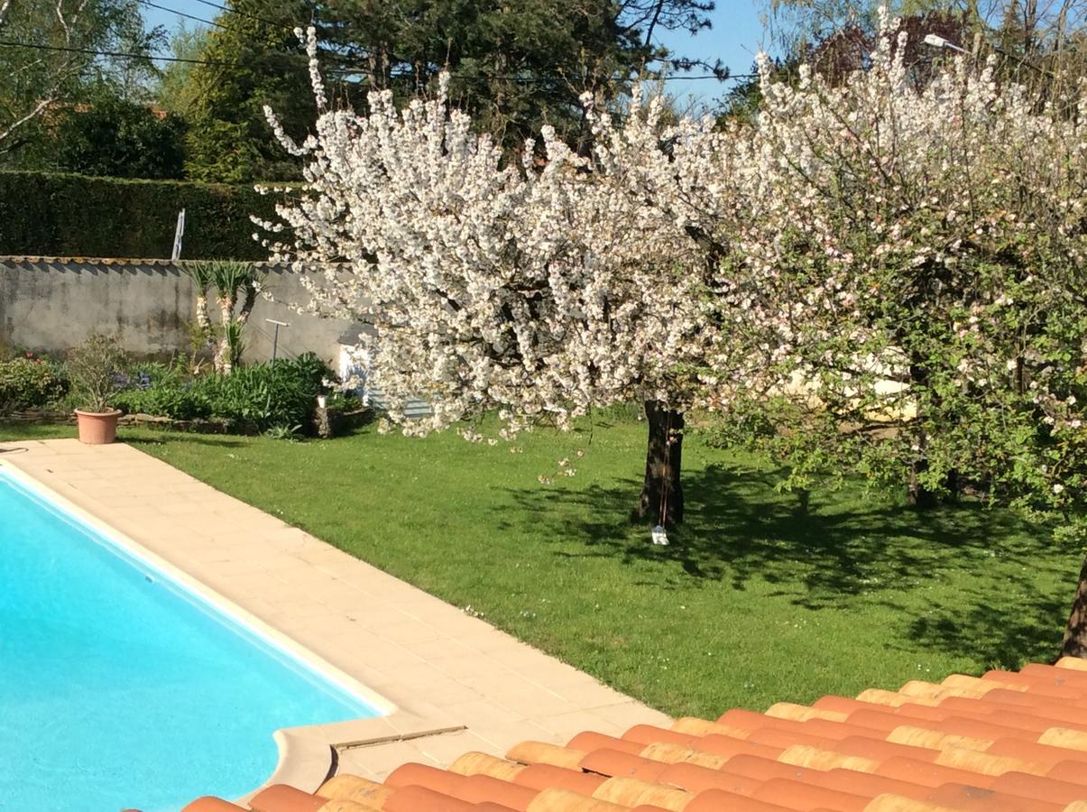 Bed and Breakfast Le Relais Du Grand Logis Civrieux Экстерьер фото