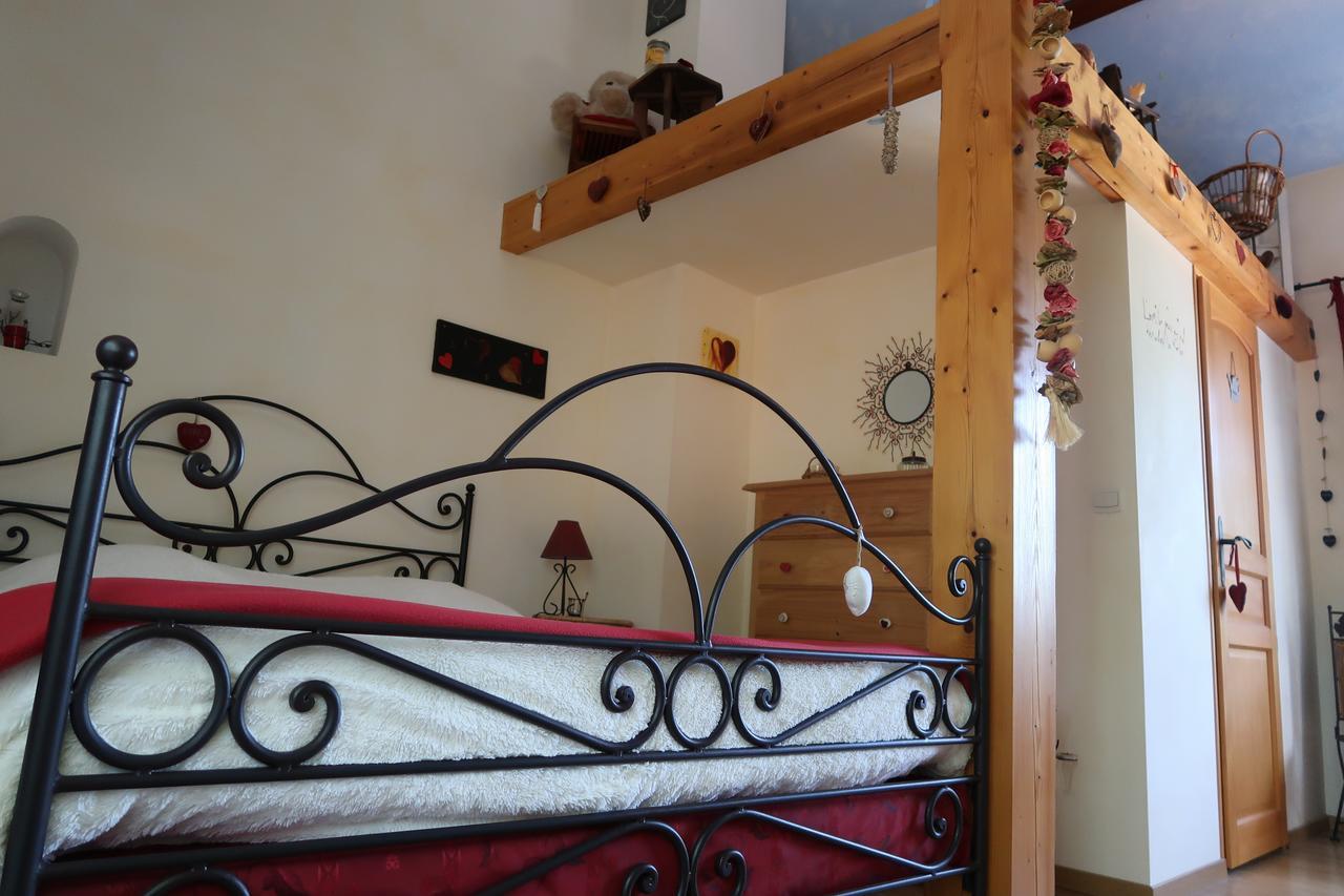 Bed and Breakfast Le Relais Du Grand Logis Civrieux Экстерьер фото